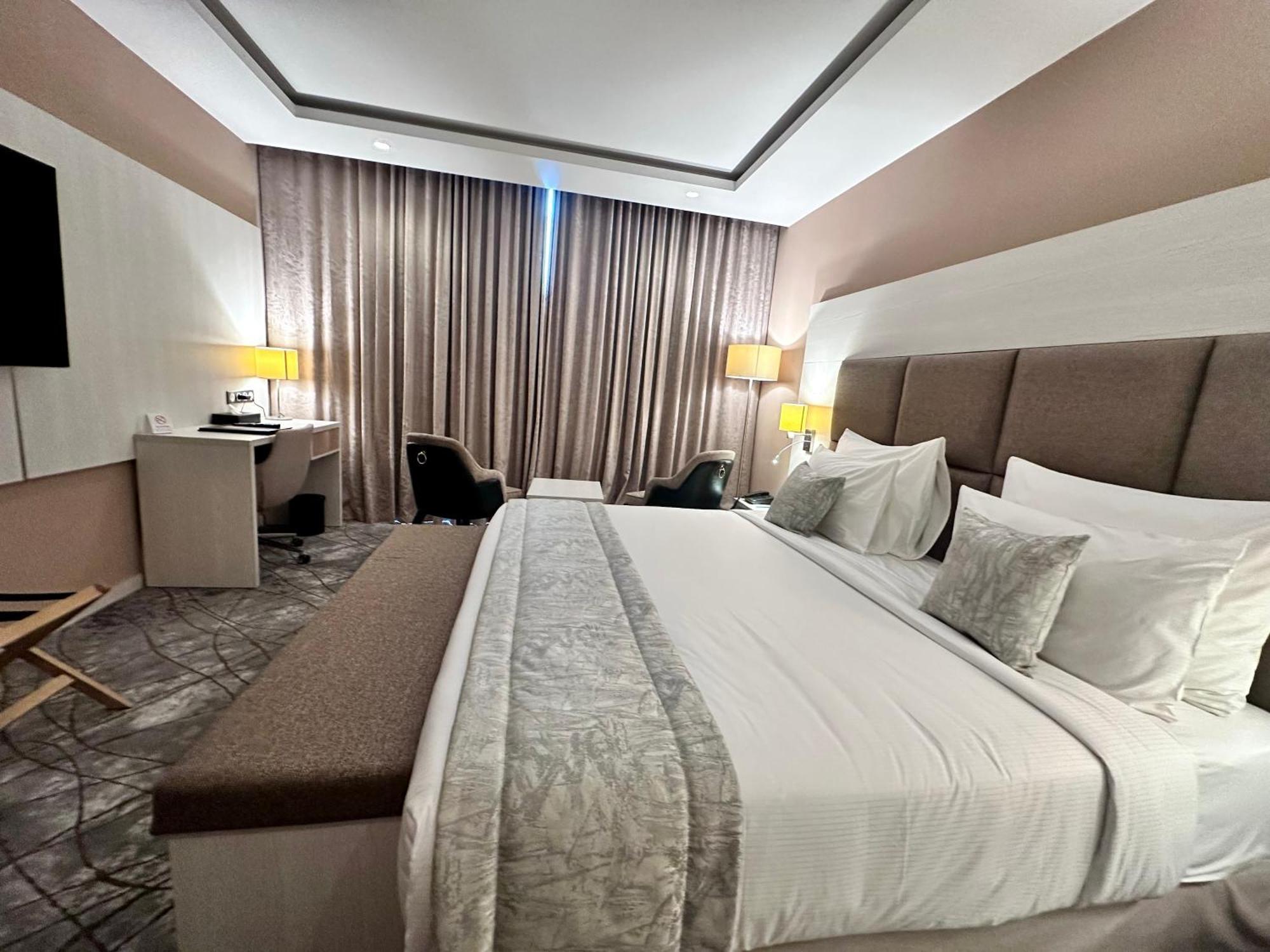 2H Hotel ออราน ภายนอก รูปภาพ